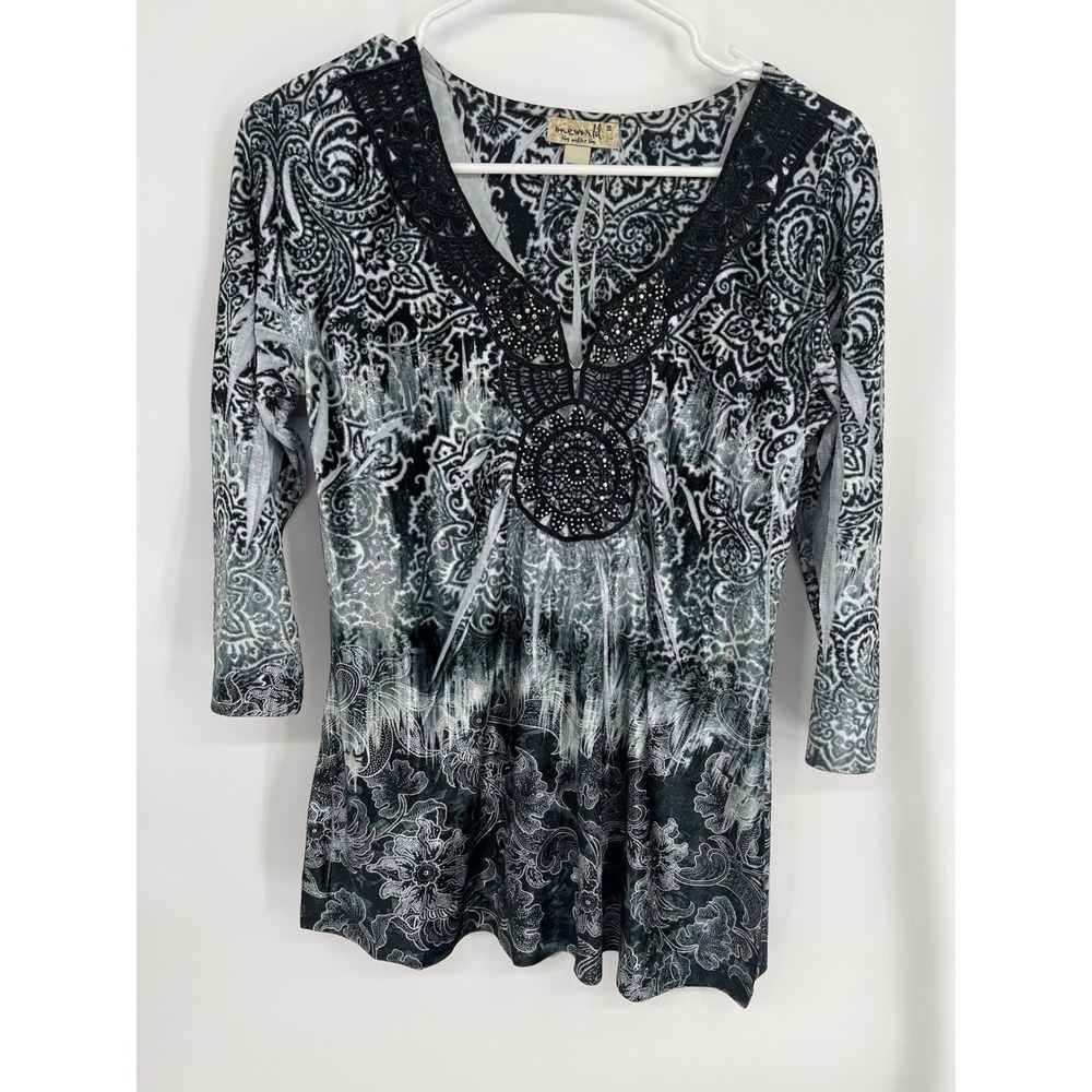 One World Womens Small Black White Paisley Ombre Crochet Stud 3/4 Sleeve Top
